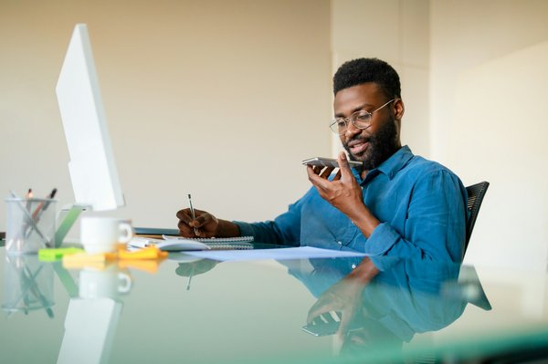 Tout savoir sur l'envoi d'un message vocal en marketing